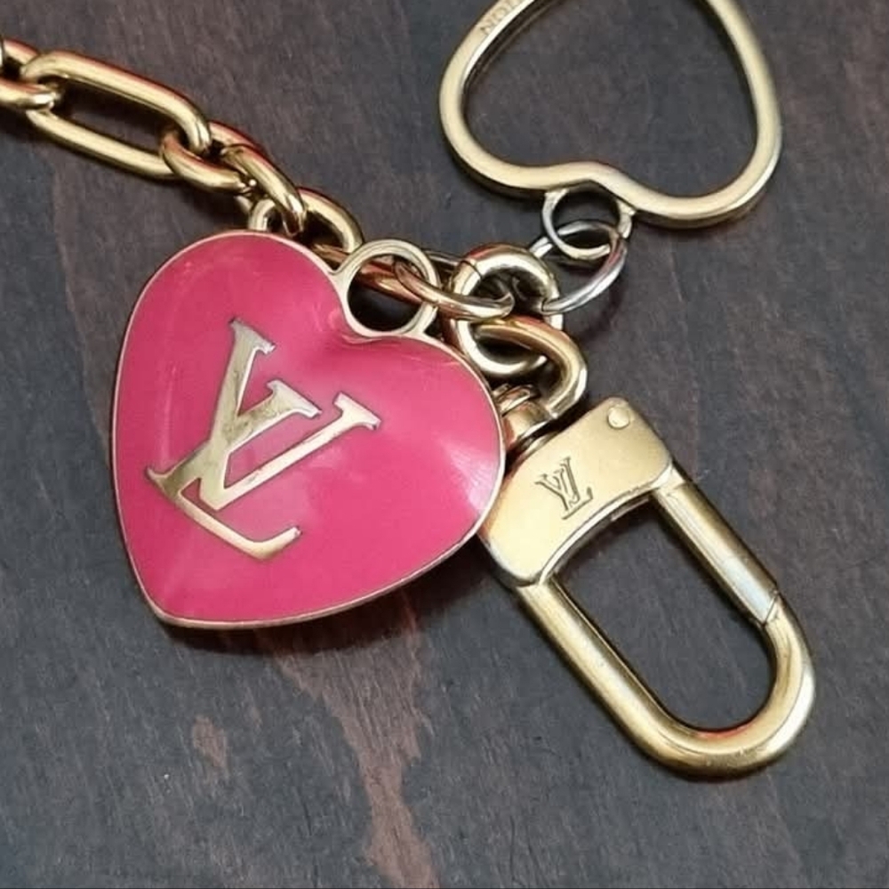 Louis Vuitton Monogram Vernis red heart shaped coin pouch/ bag charm - Picture 5 of 11